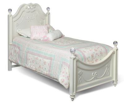 Full Poster Bed