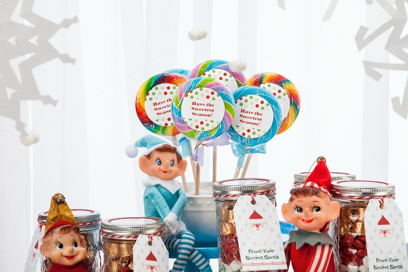 Candy decorating with round labels