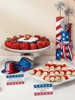 Star-spangled buffet cards made with Avery Tent Cards and the “All-American Candidate” design, available in Avery Design & Print.