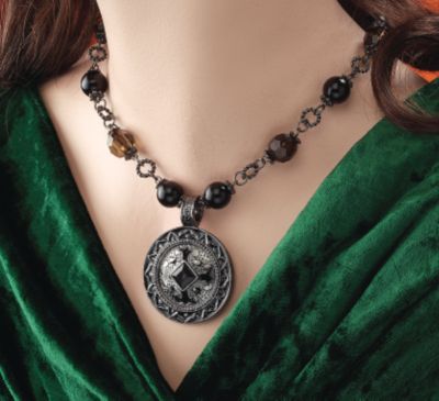 The Queen&rsquo;s Amulet Necklace