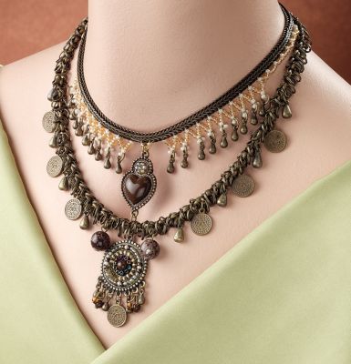 The Rajini Pendant and Earring Ensemble