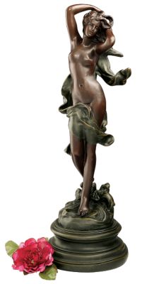 Jeune Femme se Coiffant Sculpture