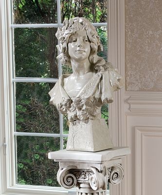 De Toute Beaute Dame Sculptural Bust
