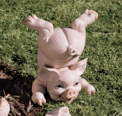 Hamming it Up Hamlet Sculpture