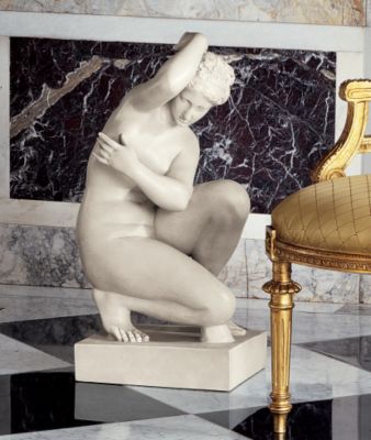 Aphrodite Accroupie Sculpture
