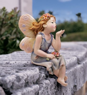 The Enchanted Fairy&rsquo;s Kiss Statue