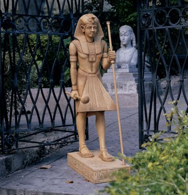 Grand Temple: Giant King Tut Sculpture