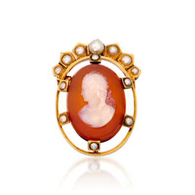 C. 1950 Vintage Cultured Pearl and Carved Agate Cameo Pin In 18kt Yellow Gold &mdash; Alt Image 1