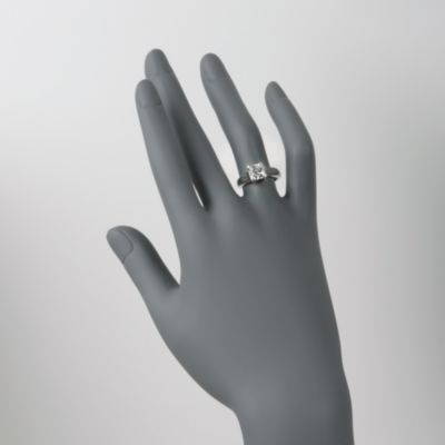 C. 2000 Vintage 1.70 Carat Diamond Solitaire Engagement Ring in Platinum. Size 5 &mdash; Alt Image 2