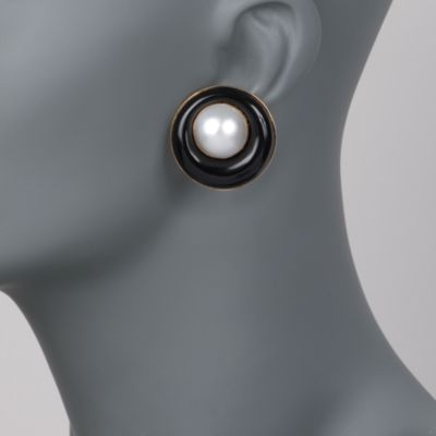 C. 1980 Vintage Vintage Black Onyx and 16mm Cultured Pearl Earrings In 14kt Yellow Gold &mdash; Alt Image 2