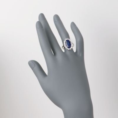 C. 1980 Vintage 4.50 Carat Tanzanite and Diamond Ring in 14kt and 18kt White Gold. Size 7.25 &mdash; Alt Image 2