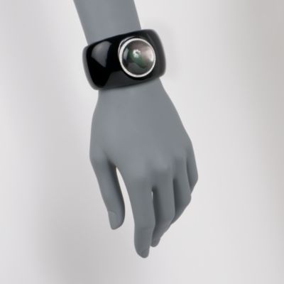 Round Grey Mother-Of-Pearl Top and Black Bakelite Cuff Bracelet With Diamonds and 18kt White Gold. 7" &mdash; Alt Image 2