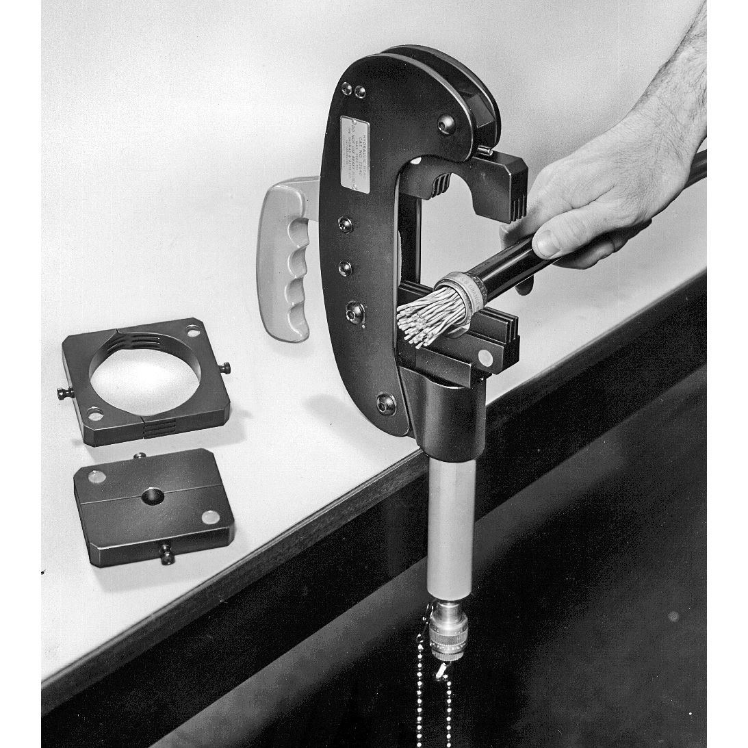 Product image for TB 13760 AIR OPERATED HYD PUMP 3.5