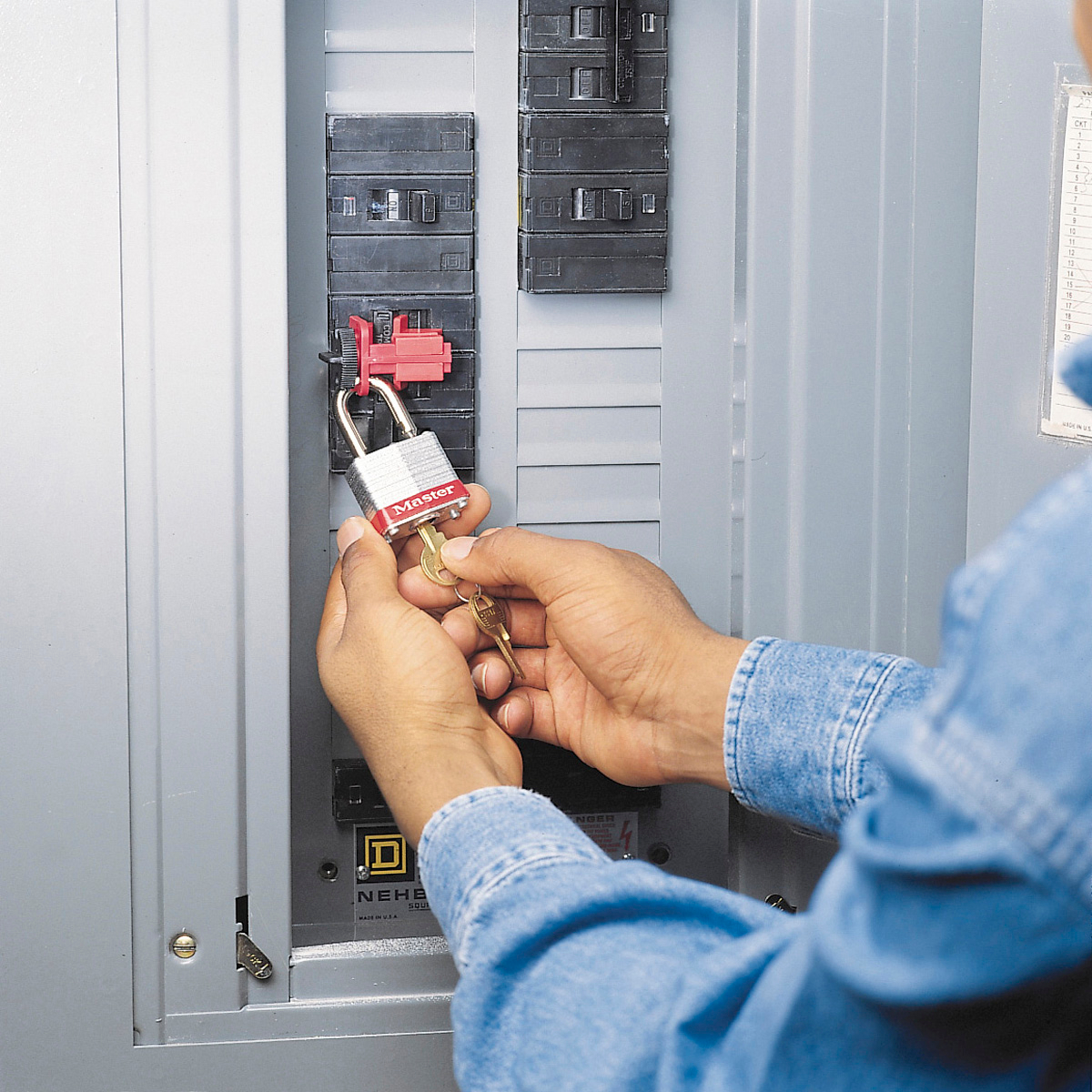 Product image for Thomas & Betts LO16-500 Circuit Breaker Universal Multi-Pole Lockout