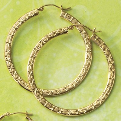 Argollas planas de oro con corte de diamante