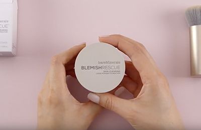 Display Video: Blemish Rescue Skin-Clearing Loose Powder Foundation