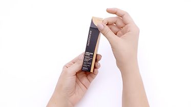 Display Video: COMPLEXION RESCUE Hydrating Foundation Stick SPF 25