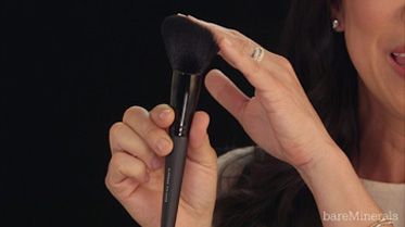 Display Video: Supreme Finisher Makeup Brush