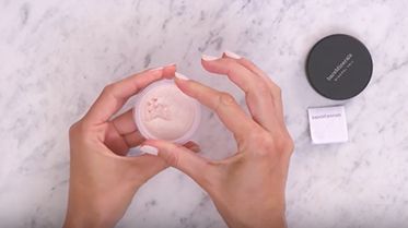 thumbnail imageMineral Veil<sup>&reg;</sup> Finishing Powder