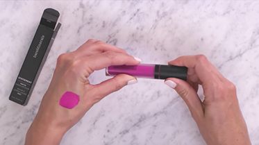 Display Video: Statement Matte Liquid Lipstick