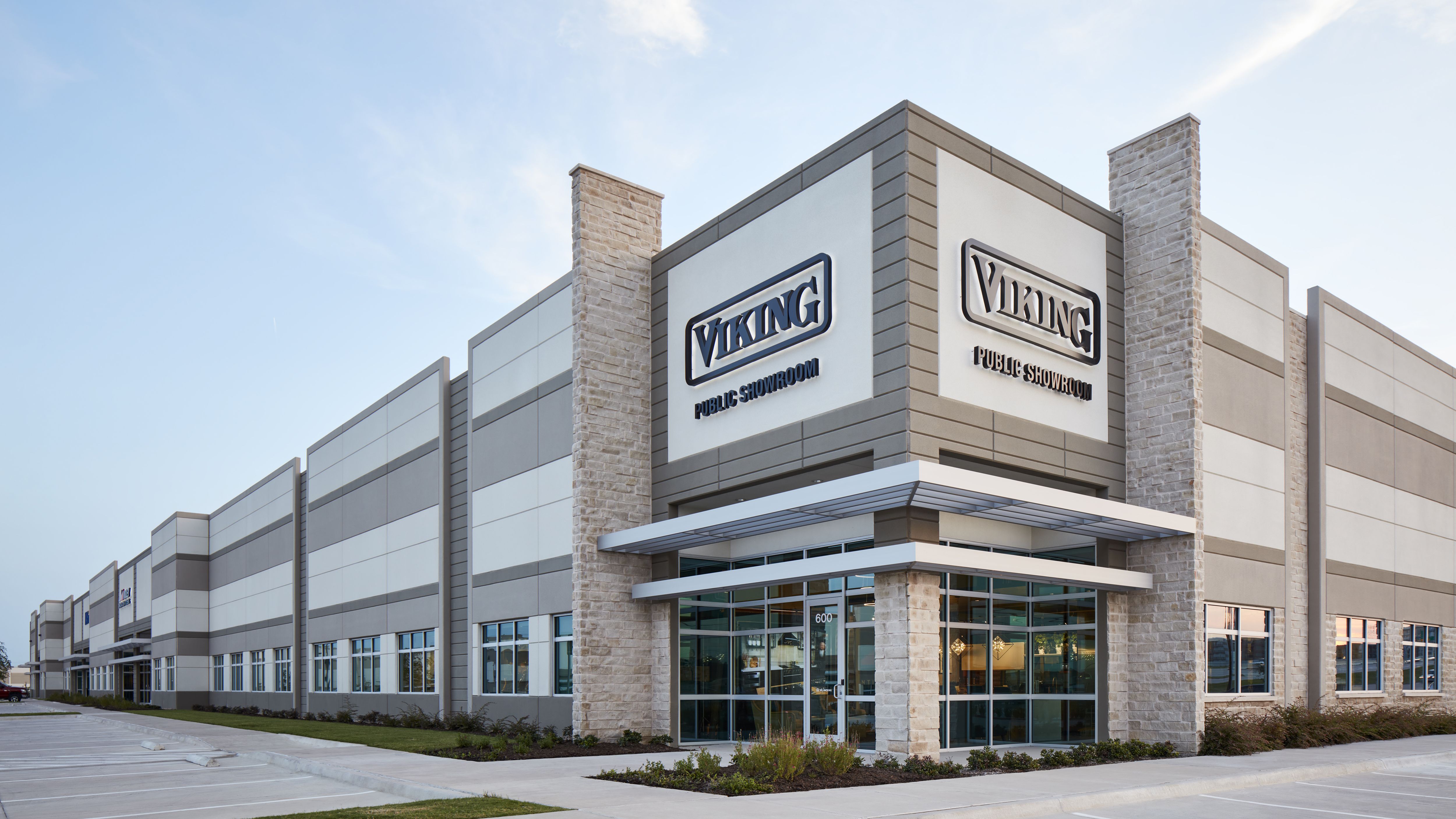 Middleby Residential Opens Dallas Showroom: Exclusive luxury showroom  features Viking, La Cornue, Aga, Lynx and more - Viking Range, LLC