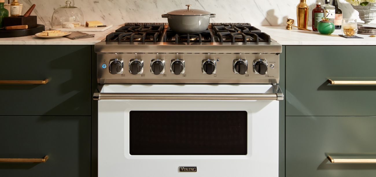 Viking Range on X: When an old world design gets a new world burst of  style. This Viking stove compliments an updated, contemporary kitchen at  Kitchen & Bath Design News:  #vikingrange #