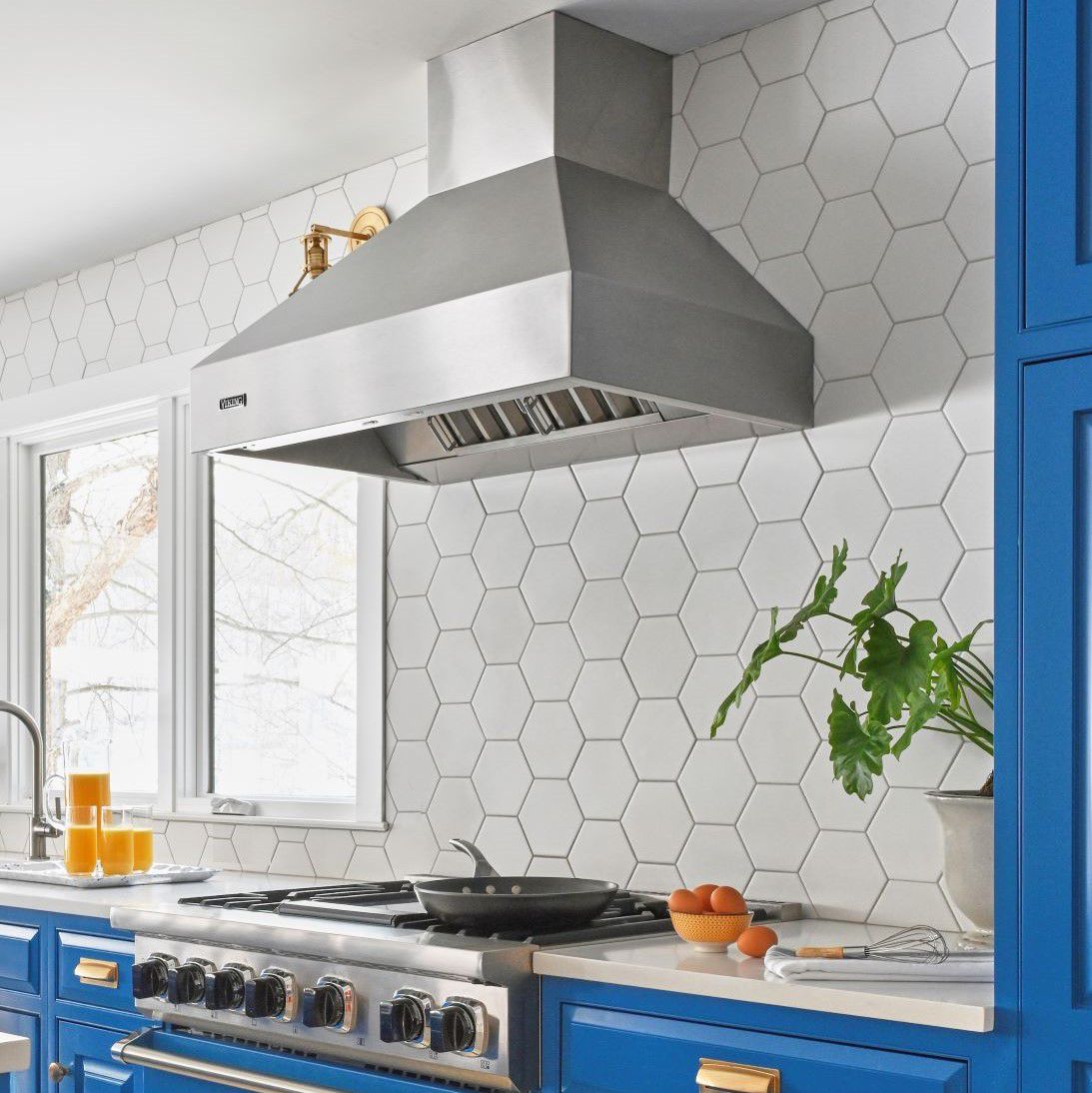 Cobalt Blue Viking Range Featured in Homes & Gardens Magazine