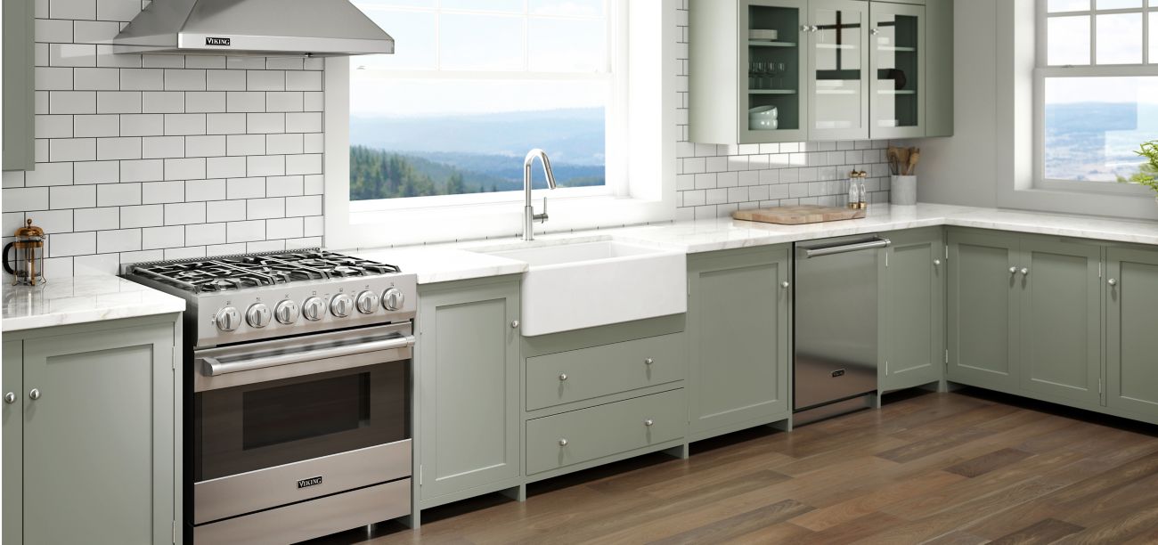 Stainless Steel Viking Range & Additional Oven - Farmhouse - Kitchen - New  York - by Kitchen Intuitions