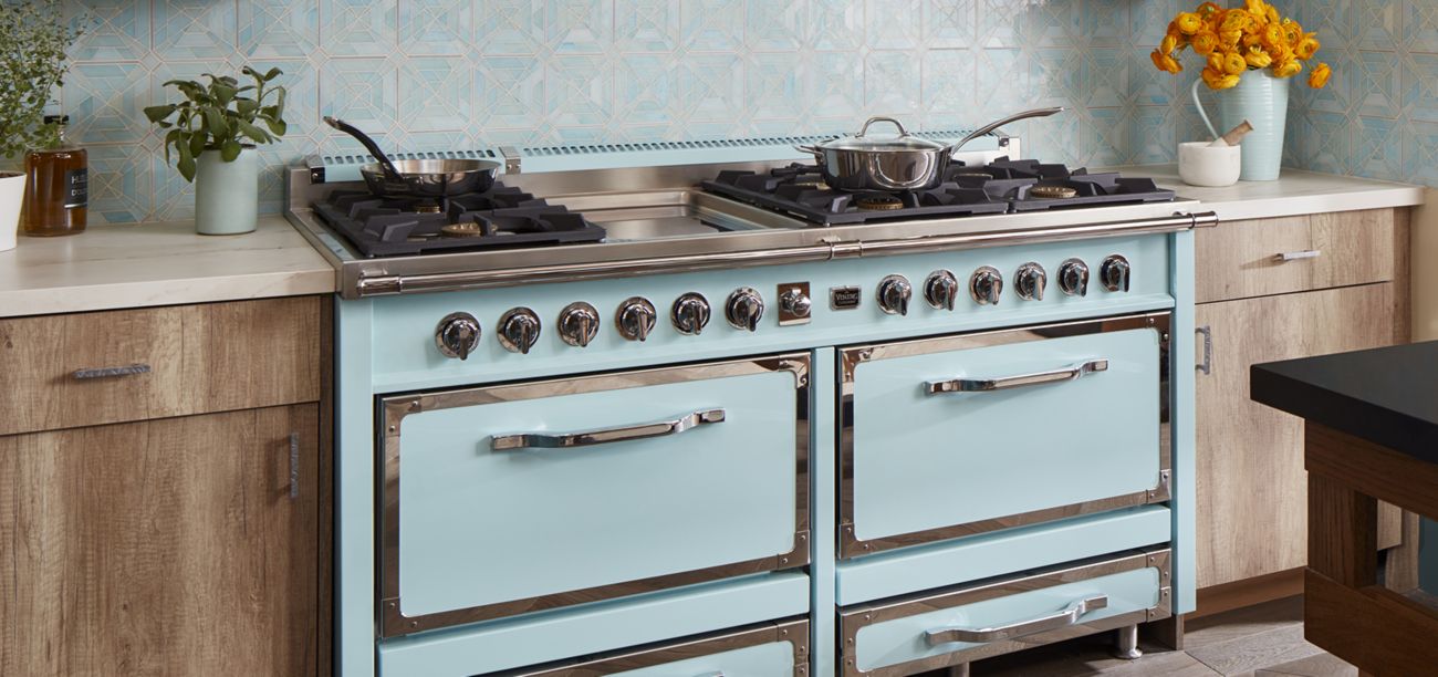Viking Range on X: When an old world design gets a new world burst of  style. This Viking stove compliments an updated, contemporary kitchen at  Kitchen & Bath Design News:  #vikingrange #