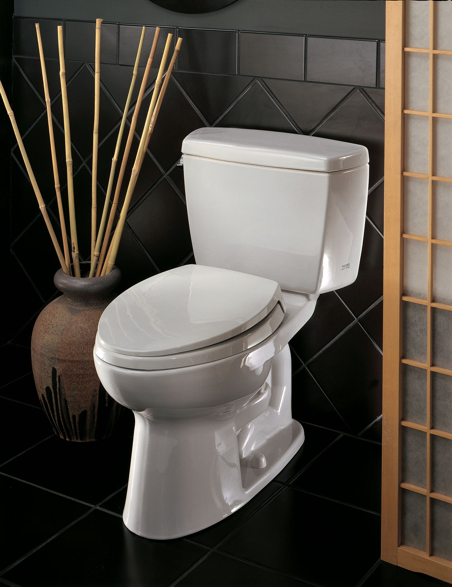 Eco Drake® Two-Piece Toilet, 1.28 GPF, Round Bowl - TotoUSA.com